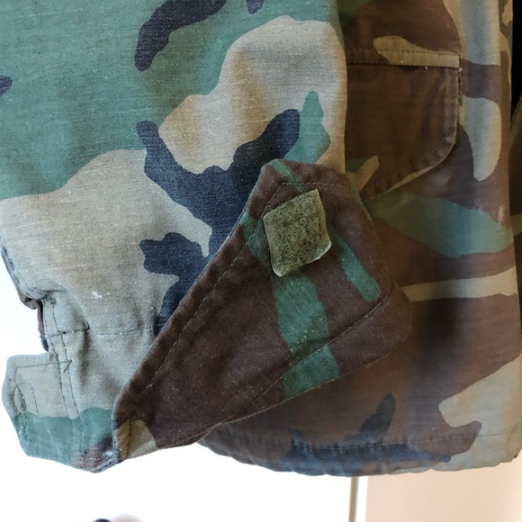 ๐HP๐Vintage US Army Camouflage Field Jacket with Military Insignia- SM-Reg - Picture 4 of 9